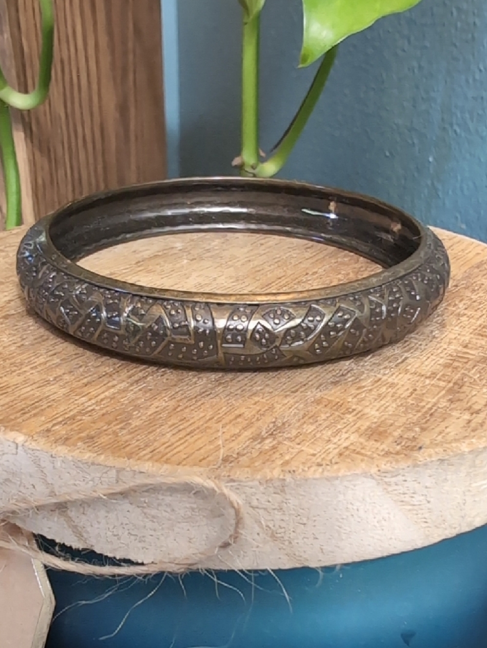 Antique-Style Etched Metal Bangle Bracelet in Aged Bronze